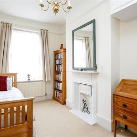 Large 3 Bed Flat In Central Wimbledon London Exterior photo