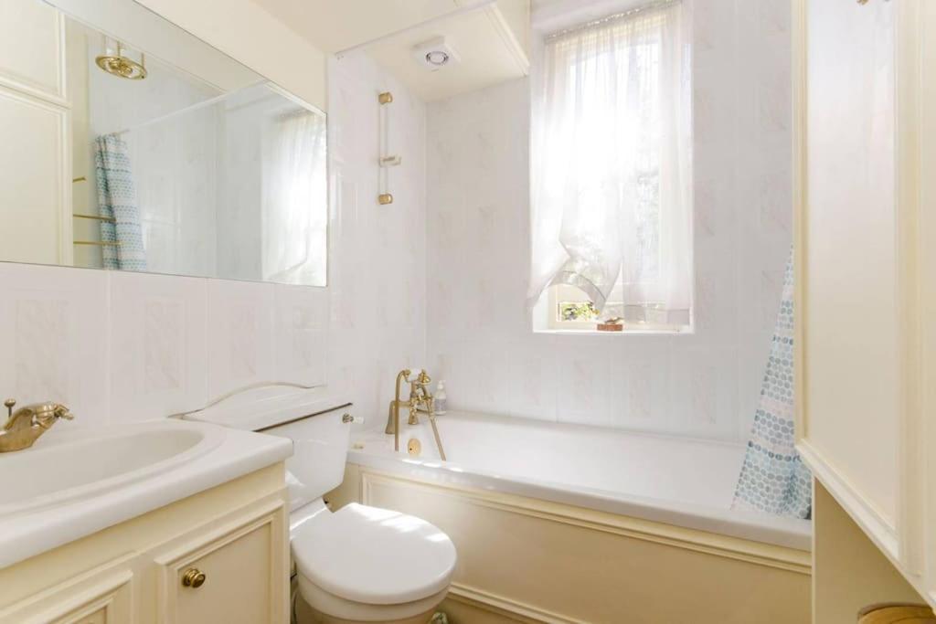 Large 3 Bed Flat In Central Wimbledon London Exterior photo