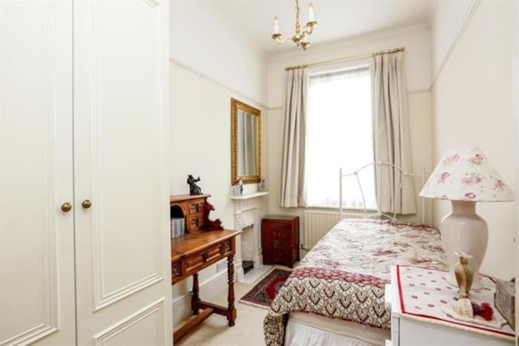 Large 3 Bed Flat In Central Wimbledon London Exterior photo