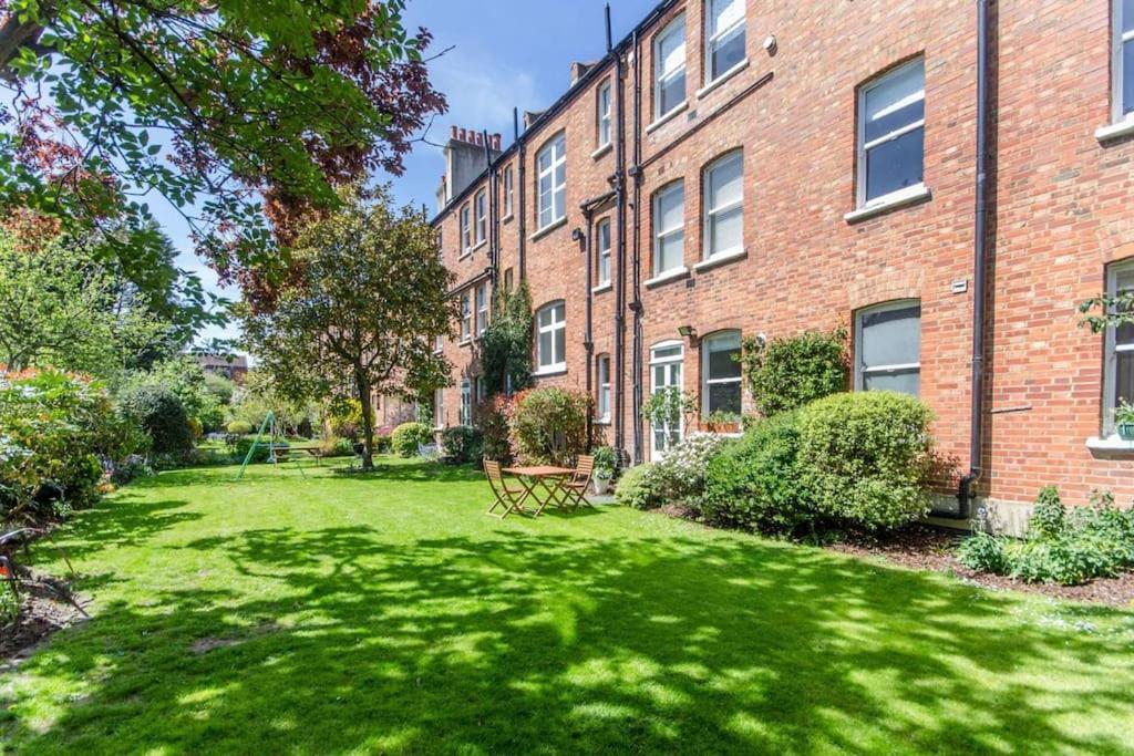 Large 3 Bed Flat In Central Wimbledon London Exterior photo